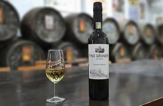Copa de vino y Botella de Fino Granero en rama Copa de vino y Botella de Fino Granero en rama