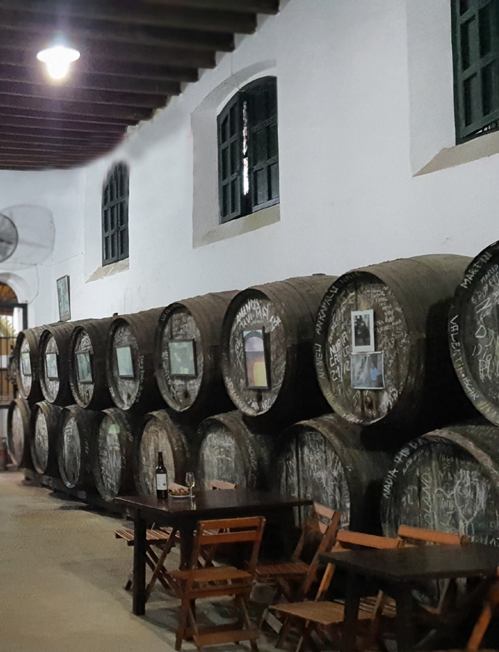 Botas de vino en la Bodega Manuel Aragón de la Calle Olivo en el Centro de Chiclana